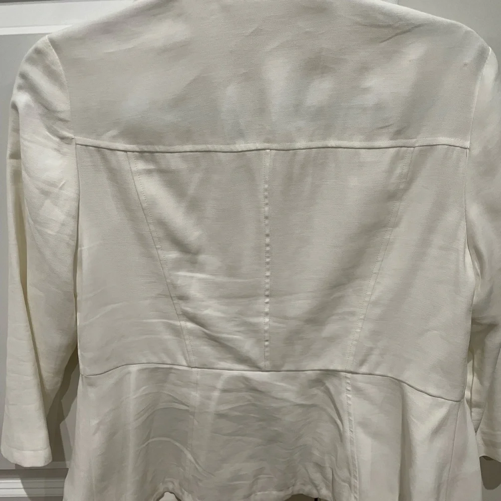 Chico’s white military style blazer. Rare blazer with gold buttons and details. - Picture 5 of 5